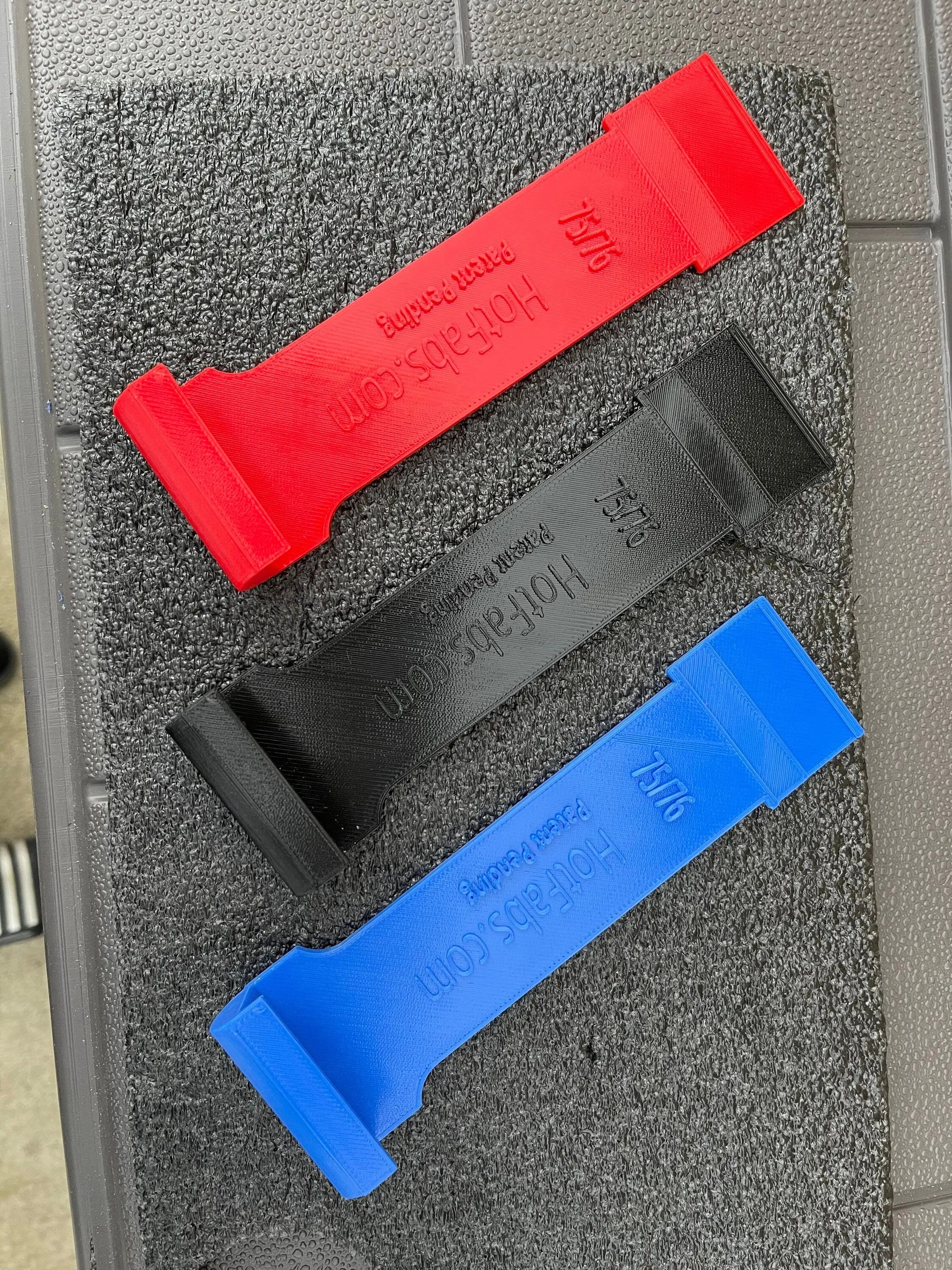 iPad, iPhone Holder fits Boeing 757 & 767 - yoke mounted Hot Fabs LLC